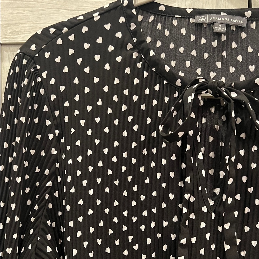 Adrianna Papell Black and White Heart Blouse - Picture 7 of 7